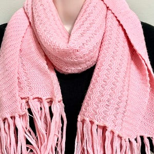 vintage pink knit scarf, textured knitted shawl with long fringe.
