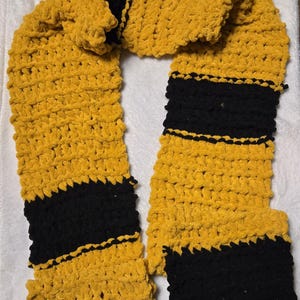 Hand Knit 100% Polyester Black and Yellow neck scarf